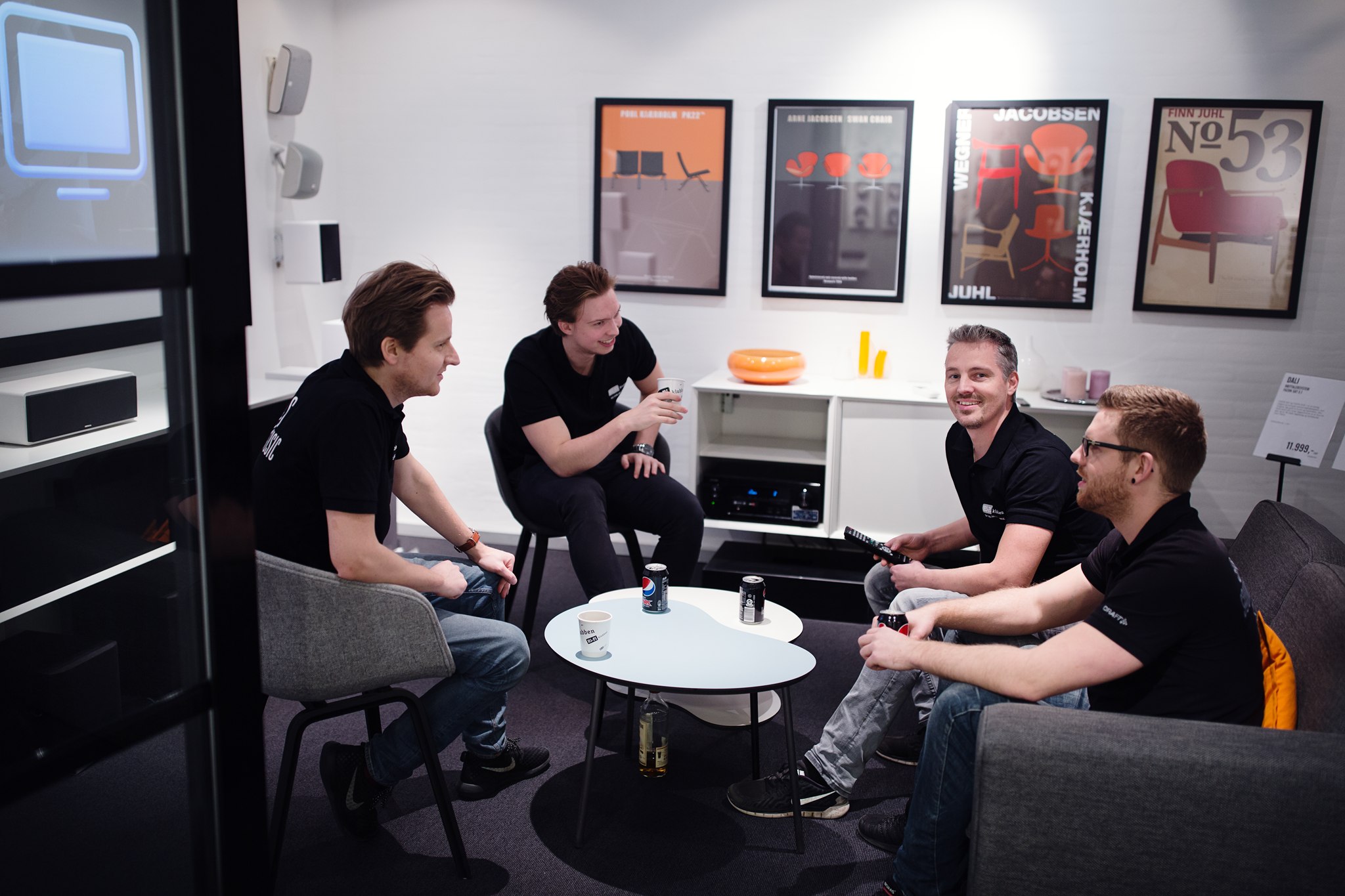 Collega's van HiFi Klubben in gesprek